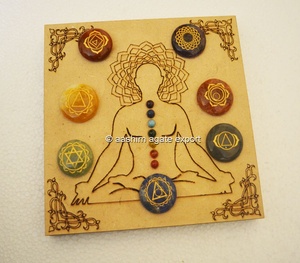 Ensemble de chakras avec gravure, cristaux naturels, minéraux de guérison, pierres Reiki, ensemble de chakras pour l'artisanat Feng thai, vente en gros - Product Image 1