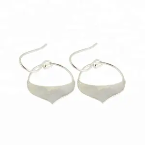 Manufacturer 925 Sterling Silver Earring For Women Fashion Silver Jewelry Wholesaler And Supplier