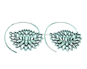 A Louts Bohemian Silver Espiral Pendiente de aro de latón hecho a mano Pendientes de espiral chapados en plata - Product Image 2