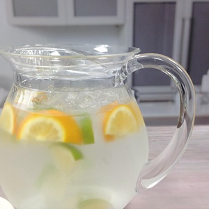 [Holar] Carafe à eau en plastique avec couvercle, motif diamant en relief, fabrication taïwanaise - Product Image 2