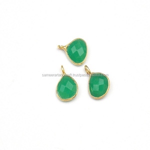 Forme de coeur de pierre précieuse d'onyx vert avec la fabrication de bijoux plaqués or connecteur de lunette de charme à facettes à la main - Product Image 1