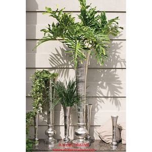 Florero alto de aluminio plateado para decorar la sala de estar y los jardines Floreros grandes con acabado áspero para el hogar y el jardín - Product Image 1