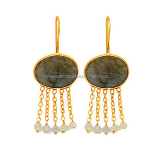 Solide. Boucles d'oreilles chandelier en argent sterling 925 Labradorite ovale et pierre de lune Fabricant de bijoux faits à la main Grossiste - Product Image 2