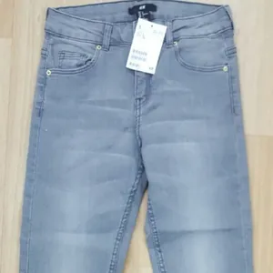 Meilleure qualité élégant Stocklot Bangladesh femmes Jeans/en gros de marque de vêtements Jeans stock/en stock-article 100% qualité d'exportation Jeans