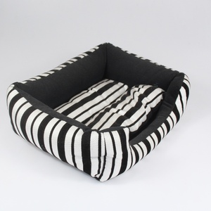 Vente en gros Meilleur prix Lit multicolore de luxe pour chiots et chiens Vietnam Durable Coton Polyester Écologique Chaud Confortable - Product Image 2