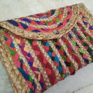 Pochette en jute bohème Boho de style ethnique tribal indien pour femme faite à la main et écologique - Product Image 1