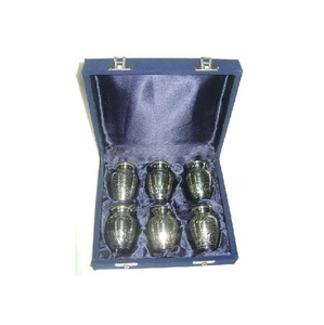 Urnes de crémation miniatures martelées en laiton massif avec support pour cendres de nourrissons/enfants urnes de crémation les plus vendues au meilleur prix - Product Image 2