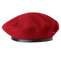 Rosso berretto militare per gli uomini