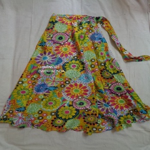 กระโปรงยาวผ้าคอตตอนพิมพ์ลายดอกไม้แฟชั่นสไตล์ห่อบอลลีวูดสำหรับฤดูร้อนขายส่งจากอินเดีย - Product Image 4