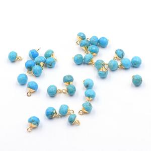 Pendentif en turquoise Kingman Block 8-10 MM en laiton en forme d'oignon plaqué or avec bélière pour la fabrication de bijoux - Product Image 2