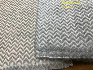 Écharpe traditionnelle en cachemire d'automne avec châle à motif d'os de hareng et de dents de chien - Product Image 5