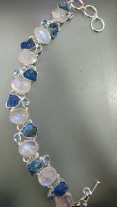 สร้อยข้อมือพลอยเทียมสีเงินประดับพลอยบุษราคัม - Product Image 2