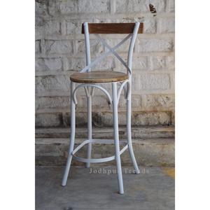 Tabouret de bar artisanal vintage en fer et bois de manguier à usage commercial par Jodhpur Trends Modèle JTX-606 - Product Image 1