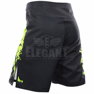 กางเกงชกมวย MMA ผู้ชายแบบสั่งทำพิเศษ ลายพิมพ์หมาป่าสีเขียว กางเกงชกมวย MMA สำหรับการต่อสู้และฝึกซ้อม ผลิตจากผ้าไมโครสเตรชโพลีเอสเตอร์ 100% - Product Image 3