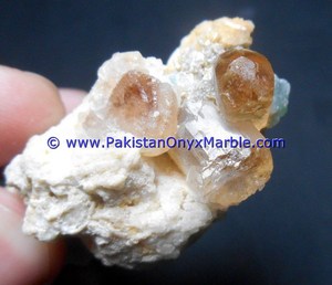LOS MEJORES ESPÉCIMENES DE TOPAZO DE ALTA CALIDAD CON FLUORITA DEL VALLE DE SKARDU, PAKISTÁN - Product Image 2