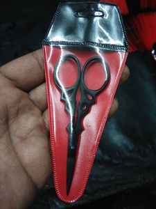 กรรไกรตัดหนวดและคิ้วสแตนเลสสีดำเครื่องมือเสริมความงามปลายแหลม - Product Image 5