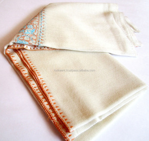 Artisan indien tissé à la main chaud laine d'agneau crème étole/châle pour femme doux style imprimé brodé - Product Image 1