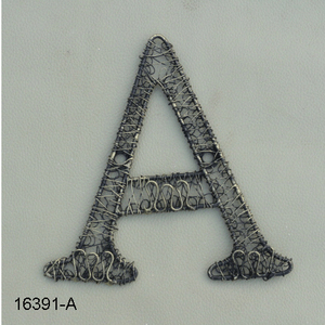 จดหมายลวดติดผนังเสร็จสิ้นโบราณ - Product Image 1