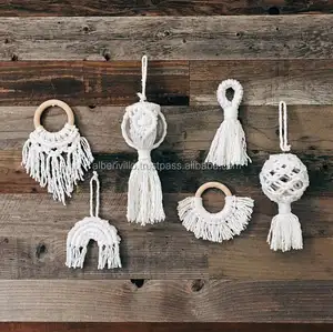 Cadeau de Noël abordable Macramé Petite tenture murale tissée Art Decor Ornament Christmas Tree Decoration from India - Product Image 1