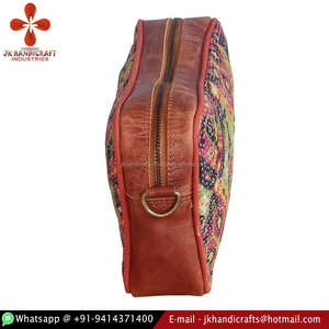 Venta al por mayor Vintage Impreso Sari Kantha Indio Pequeño Bolso de Cuero - Product Image 3