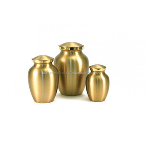 Urna de Latón Dorado Estilo Americano de Brassworld India FU-272, Artículos Funerarios para Cremación de Adultos - Product Image 1
