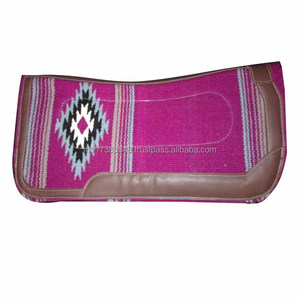 Ensemble de selle Western fait à la main avec collier de poitrine de bride d'équitation et design en cuir usiné parfait pour les courses de barils - Product Image 1