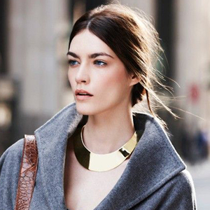 Venta al por mayor, Gargantilla corta chapada en oro para mujer, Collar llamativo - Product Image 1