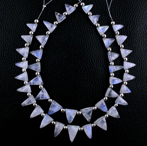 Cuentas de piedras preciosas triangulares facetadas de piedra lunar arcoíris de Fuego Azul naturales para DIY pulsera collar fabricación de joyas - Product Image 2