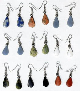 Vente en gros de boucles d'oreilles pendantes en pierre péruvienne naturelle bijoux de mode en ligne avec un design unique de Piedra Aretes - Product Image 1