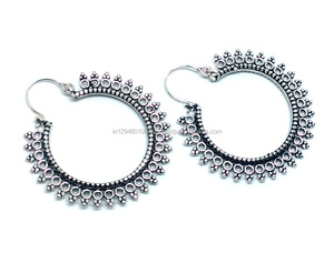 Pendientes de aro de latón tribal bohemio y religioso oxidado de plata, pendientes de peso ligero para mujer con perla y diamante para regalo - Product Image 2