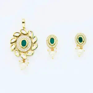 Kopen Nieuwste Kundan Fusion Hanger Set Met Gold Plating Sieraden Groothandelaren India Voor Dames 40641