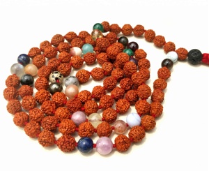 Perles de pierres précieuses naturelles de style indien Rudraksha, pièces spirituel nouées - Product Image 2