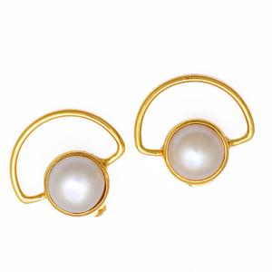 Redondo blanco 12 mm perla piedra sólida plata esterlina 925 chapado en oro tachuelas pendiente de moda para el aniversario de bodas. - Product Image 3