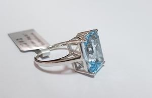 Anillo Octogonal de Topacio Azul, Lujoso, Chapado en Oro de 14K, Moderno, con Baño de Rodio, para Bodas, Fiestas o Aniversarios - Product Image 4