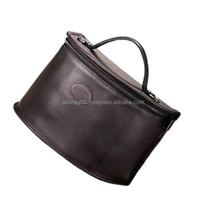Sac cosmétique de voyage noir avec poignée - Product Image 1