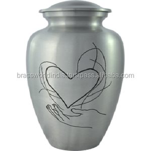 Urna de cremación de metal de estilo americano de Brassworld India Funeral Supplies - Product Image 1