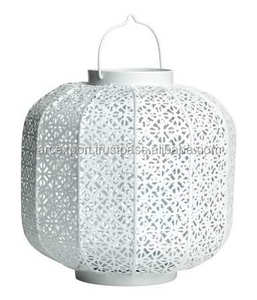 Lanternes modernes à revêtement en poudre blanche Lanterne de conception à découpe en métal de qualité supérieure pour accessoires d'éclairage de restaurant et de café - Product Image 1