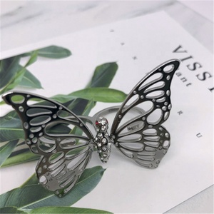Personalizzazione dei gioielli Janice gioielli in acciaio inossidabile con dichiarazione anello a farfalla con doppio dito con zircone per le donne - Product Image 6
