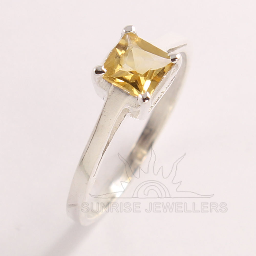 สีเหลือง