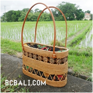 Bolso de mano balinés de estilo étnico para mujer, accesorio de diseño único de ratán de paja de hierba tejida a mano para mujer - Product Image 2