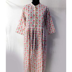 Robe à fleurs style indien pour femmes, avec imprimé floral, fente frontale, boutons à fermeture, tunique kurtis à la mode, tenue de soirée, chemisiers de plage, 1 pièce - Product Image 1