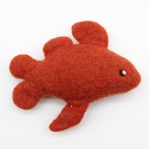 Poisson coloré simple en coton FCT-008 2, jouet chat, feutre par femmes profilées et ornement du népal à la laine écologique de nouvelle-zélande - Product Image 5