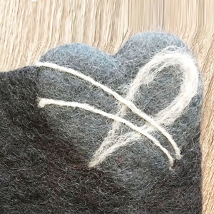 FYN-CL-017 femmes écologique 100% nouvelle-zélande laine sac à main qualifié artisans mode fermeture à glissière coeur conception intégrée - Product Image 2