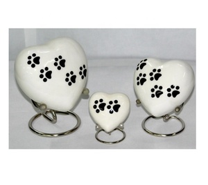 Urne funéraire en forme de coeur de créateur Offre Spéciale par BTC Finition colorée en métal et laiton pour cendres pour animaux de compagnie - Product Image 1