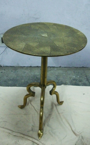 Table basse ronde en métal Antique avec trépied - Product Image 2
