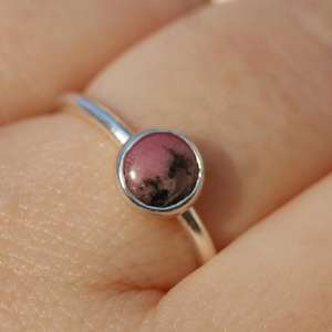 Anillo de Rodonita ovalado redondo pera cuadrado rectángulo elegante India piedra preciosa natural cabujón plata esterlina 925 - Product Image 3