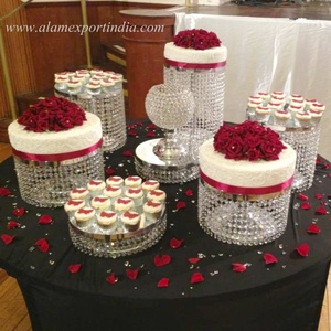 Support à gâteau en cristal et en métal suspendu pour décoration de mariage - Product Image 1