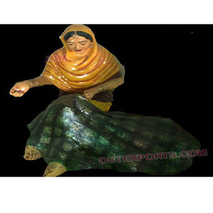 Punjabi de la señora estatua con Phulkari Kaddee decoración de escena de boda estatuas Punjabi Jatti estatua - Product Image 1