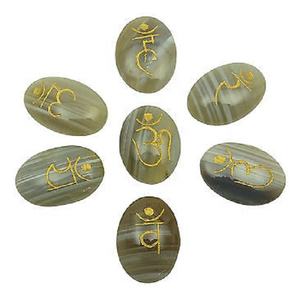 Ágata blanca natural de alta calidad ónix Om ovalado Reiki juegos de piedras Sulemani ágata Chakra sánscrito piedra preciosa mayorista - Product Image 3