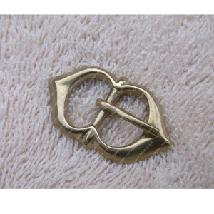 Hebilla Medieval Histórica de Latón Tiger Touch TT-0957B 1470-1650, Sin Níquel, Hecha a Mano para Disfraces y Recreaciones Históricas - Product Image 1